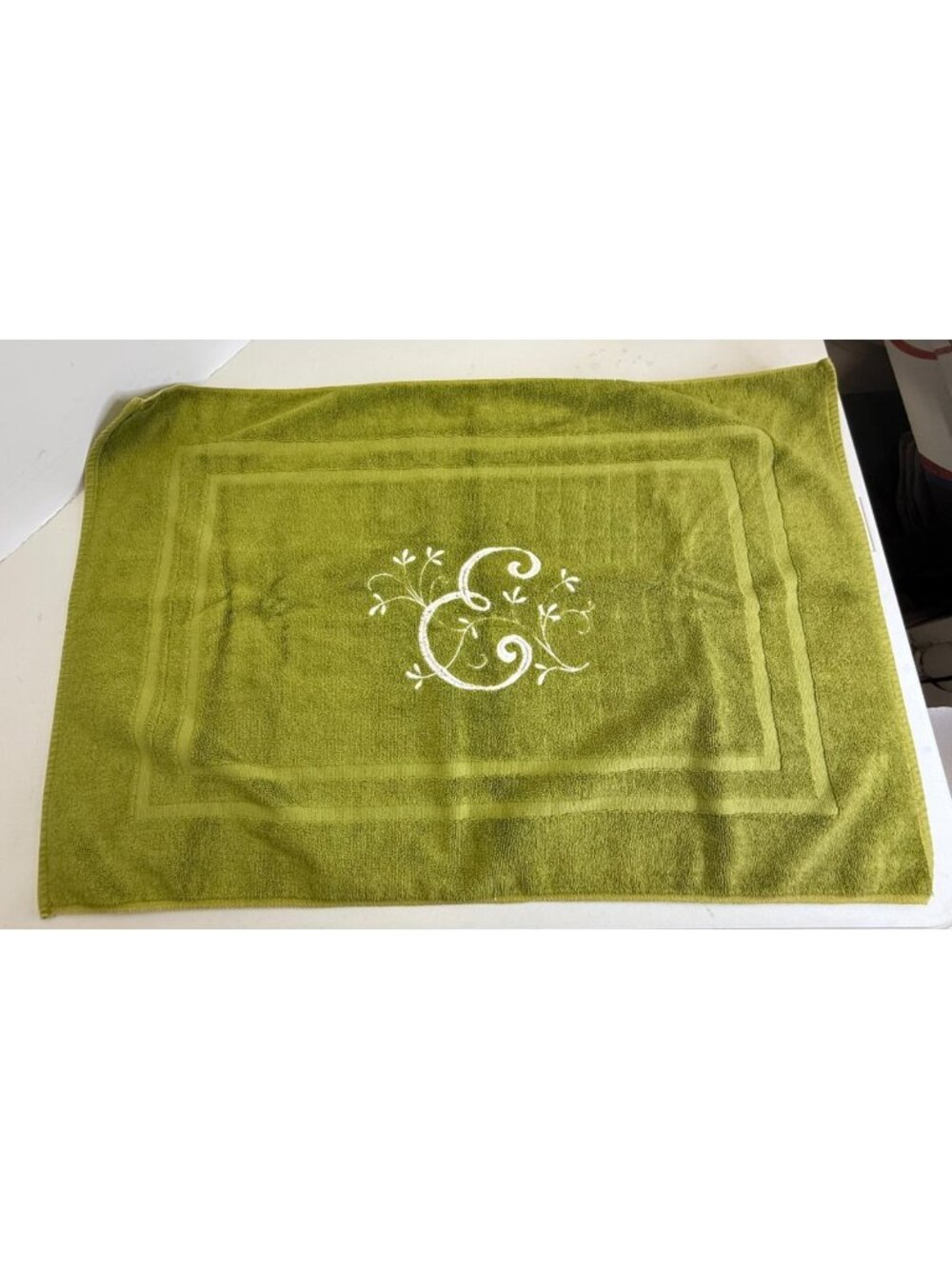 Vintage 1970s Bath Mat Avocado Green White Monogram E